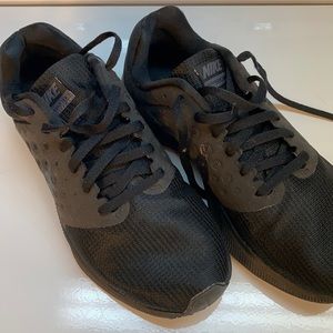 Size 8 black Nike, womens